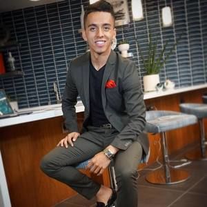 Meet your Posher, Cesar